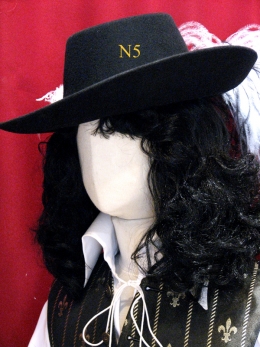 WIG OF MUSKETEER - XVII