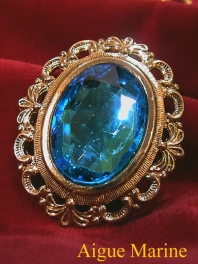 CLIP BAROQUE DORE A CABOCHON FACETTE CRISTAL